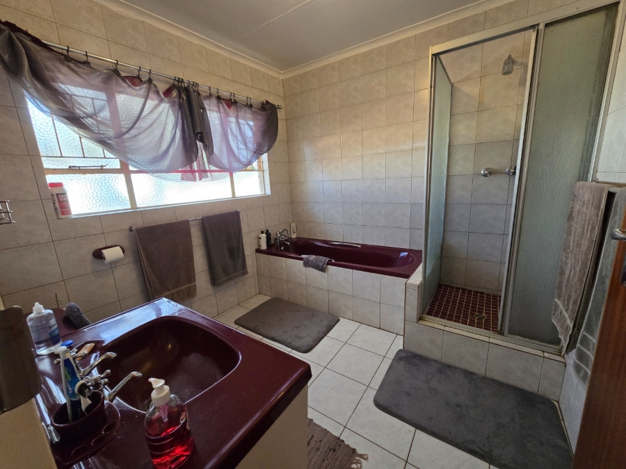4 Bedroom Property for Sale in Universitas Ridge Free State